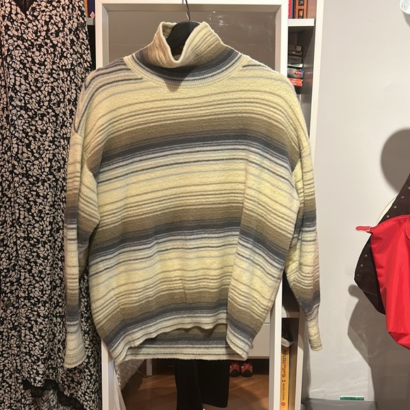 Aritzia striped very soft sweater - Picture 2 of 3